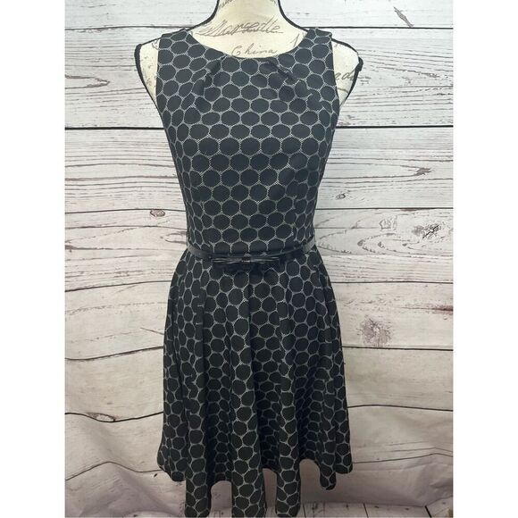 Elle size 2 black A line dress with white circled pattern and belt-3029 - Picture 1 of 4